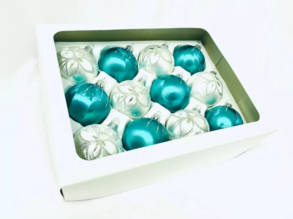 JUSTÝNA kombinace bílé a tyrkysové koule s dekorem mrazolak 6 cm, SET 12 ks Irisa